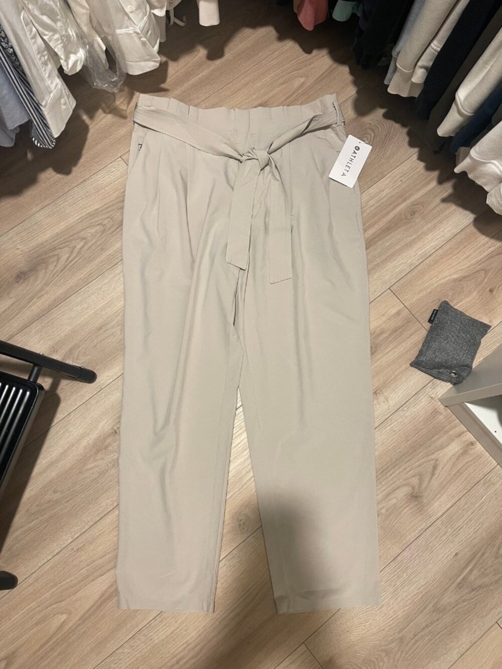 Athleta Skyline Pant II Size 16 NWT Beige Paperbag Waist Tie Belt Pants
